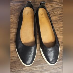 Frye Melanie Leather Ballet Slip On Flats 8.5 Minimalist Casual Capsule Luxury